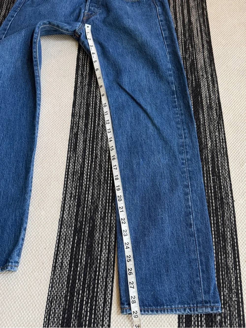 Levi's 501 Classic Men's Buttons Fly Straight Leg Blue Denim Jeans Size W30/L30